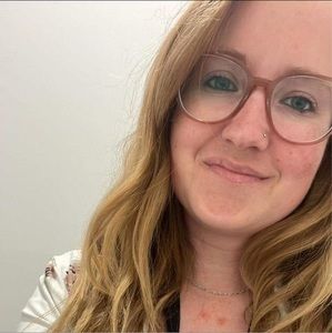 Meet your Posher, Claudia